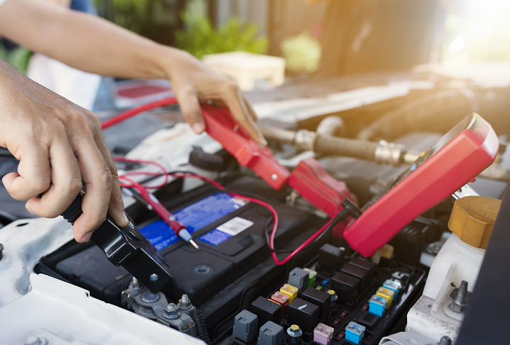 Batterie schonen: Auf Kurzstrecken nicht zu viel Elektronik im Auto nutzen