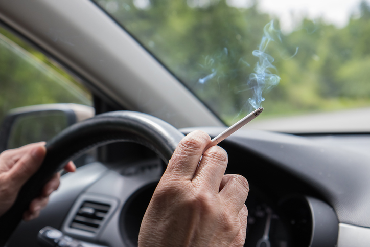 Geruch aus dem Auto entfernen: Tipps, Hilfsmittel und Möglichkeiten