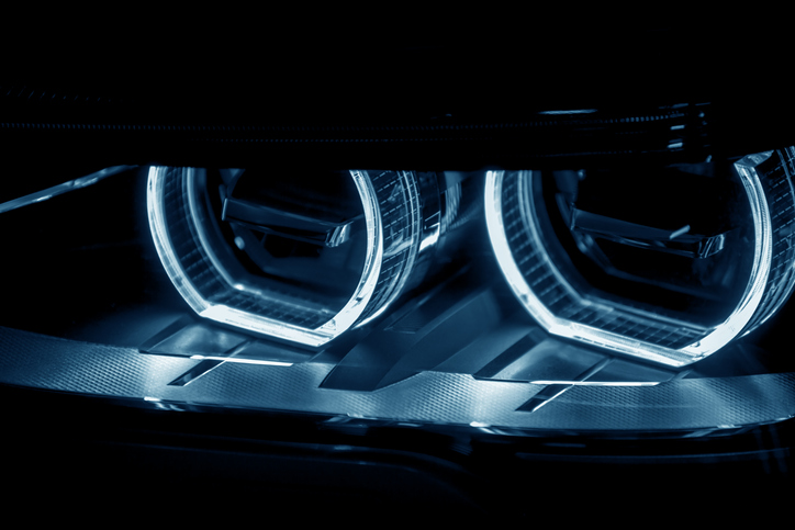 https://www.motointegrator.de/blog/wp-content/uploads/2022/11/LED-Autoscheinwerfer.jpg
